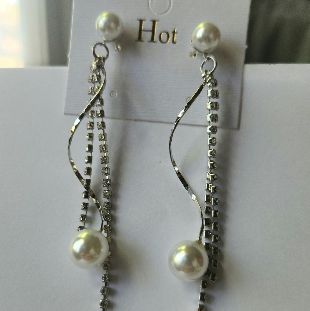 Pearl Rhinestone Silver Dancing Dangle Earrings